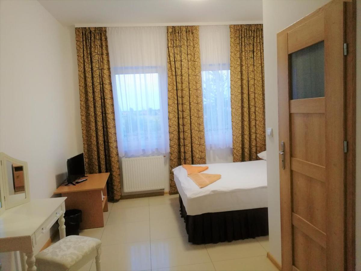 Hostel Wólka Kosowska z prywatnymi łazienkami - Housity