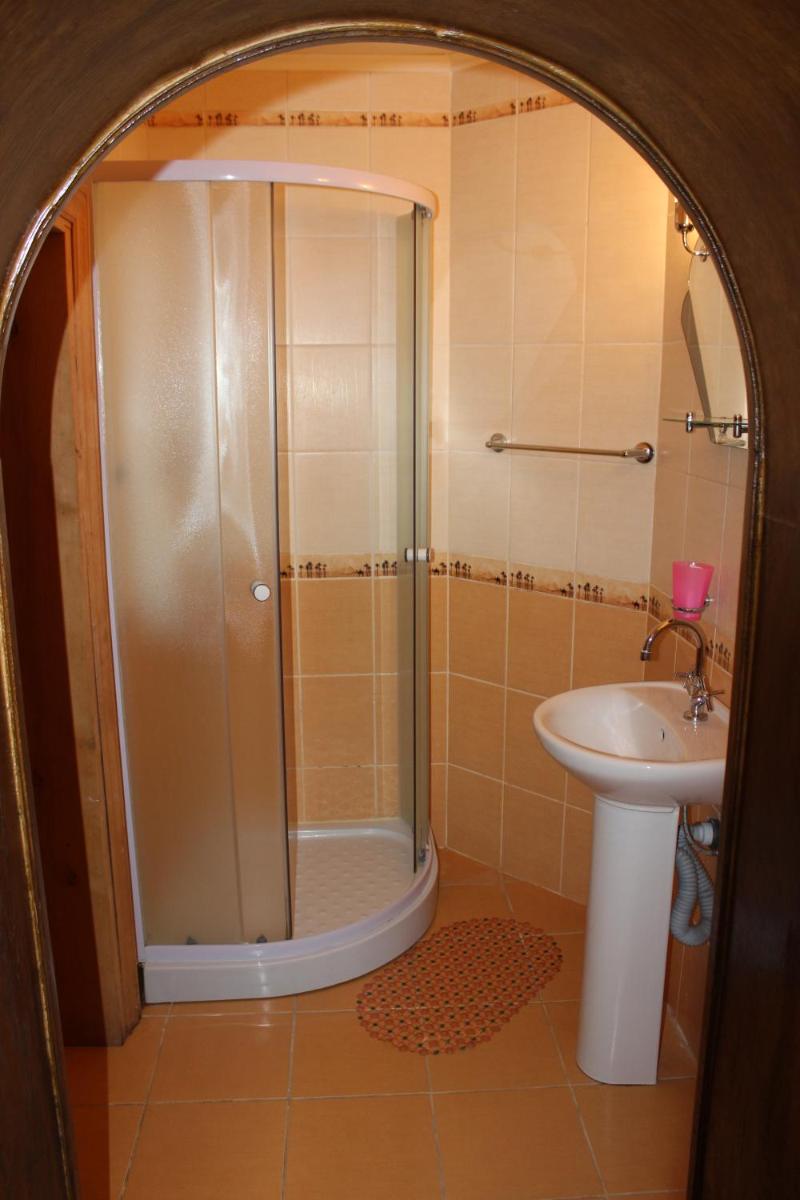 Zolota Pidkova - Housity