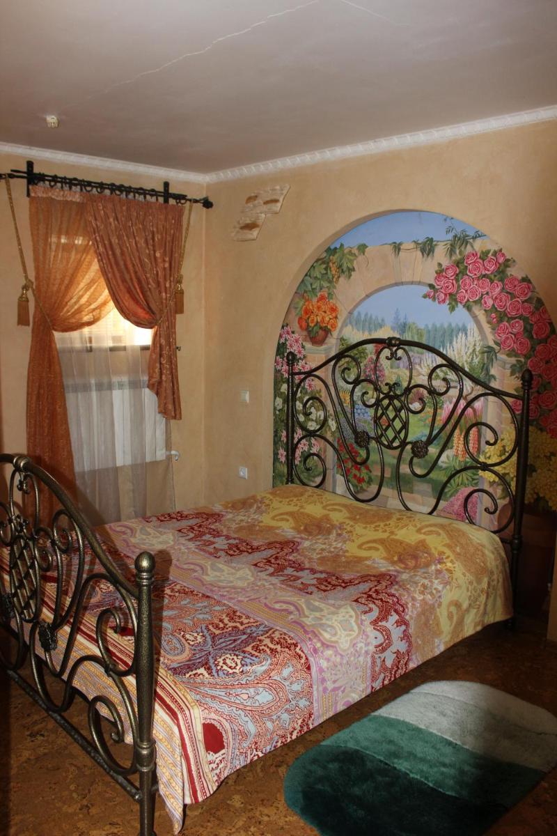 Zolota Pidkova - Housity