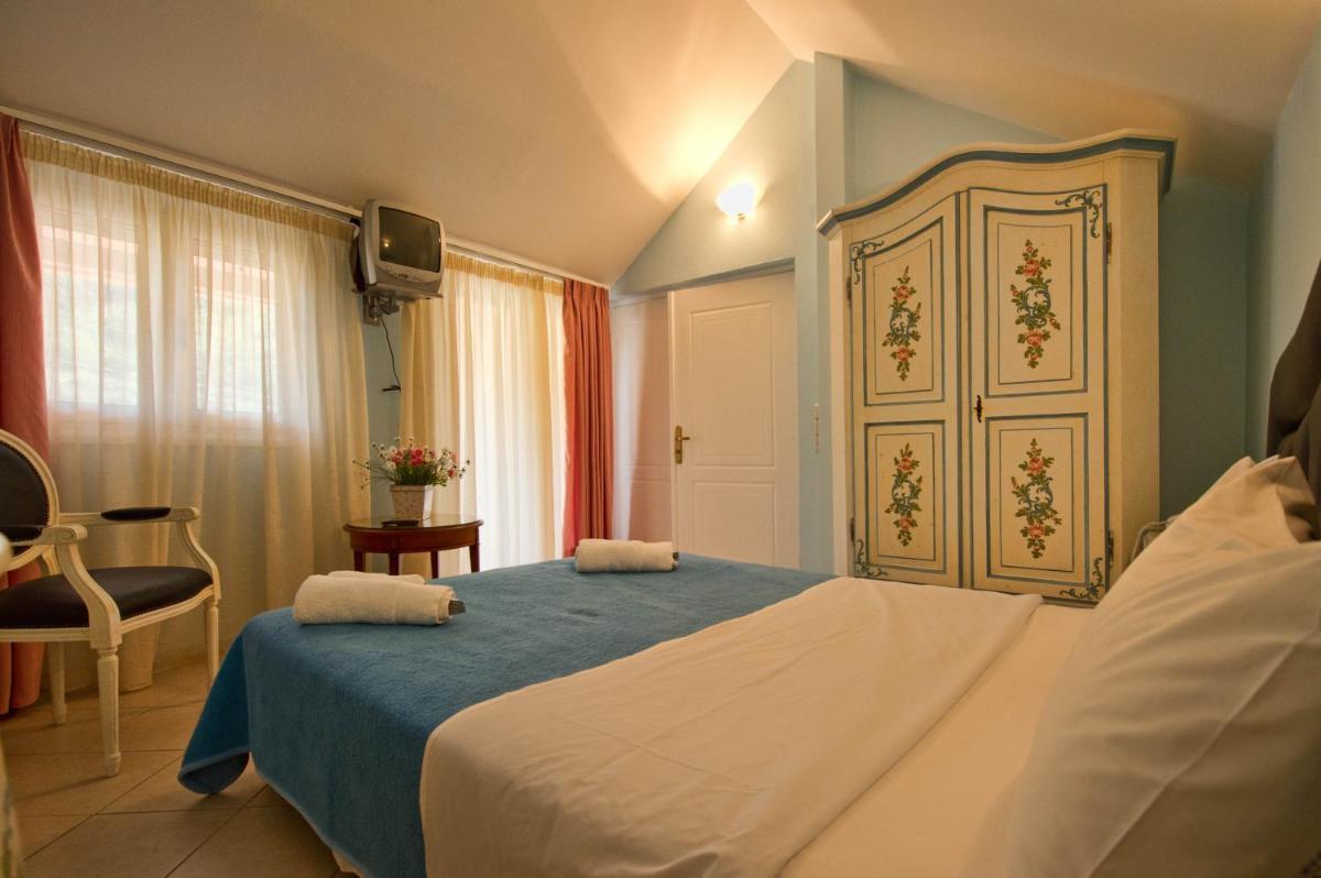 Elena Hotel - Housity