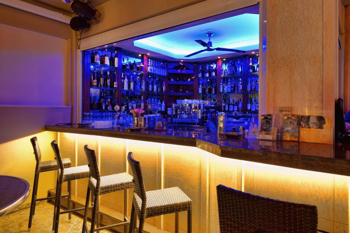 Elena Hotel - Housity