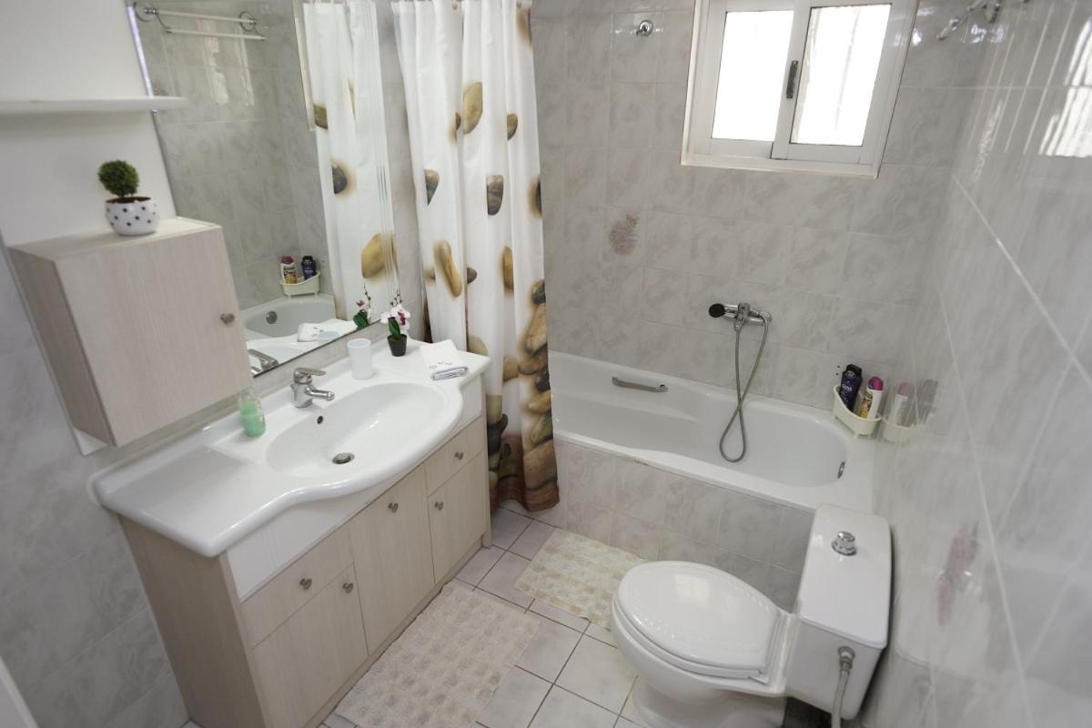 Suitetrails - Nikitas Apartment
