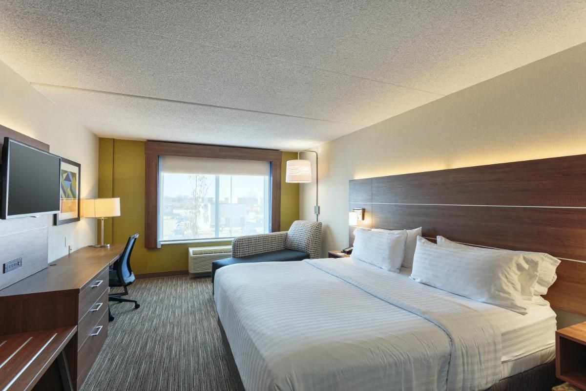 Holiday Inn Express & Suites - Belleville, an IHG Hotel - Housity