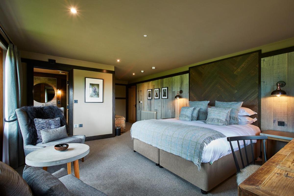 The Jack Russell - Housity