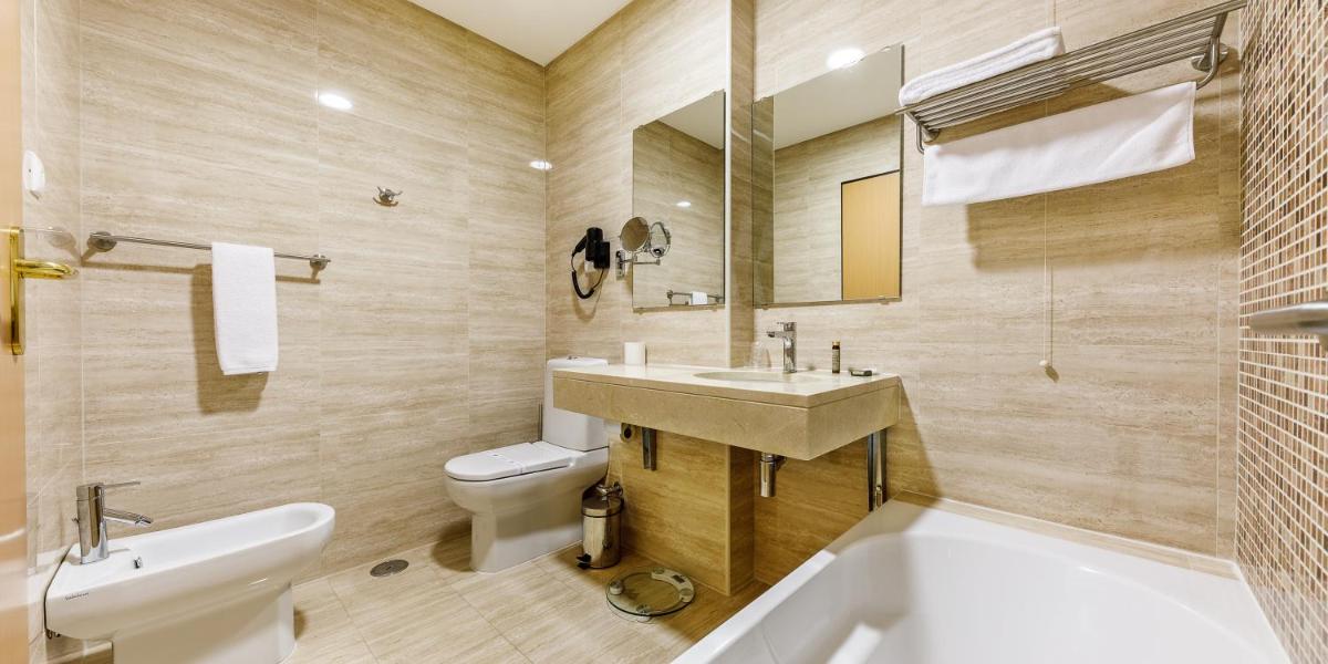 Uma casa de banho em Aurea Fatima Hotel Congress & Spa