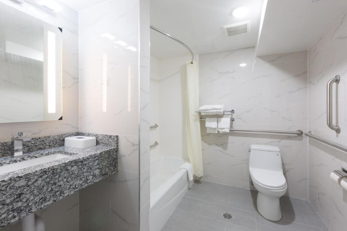 Ninety Five - JFK Airport - Housity