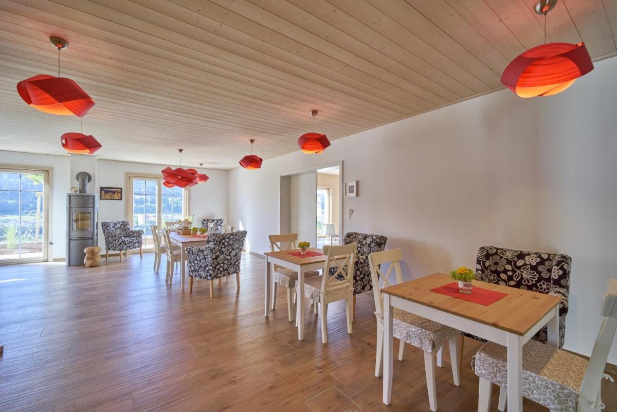 Ein Sitzbereich in der Unterkunft Alb Appartements