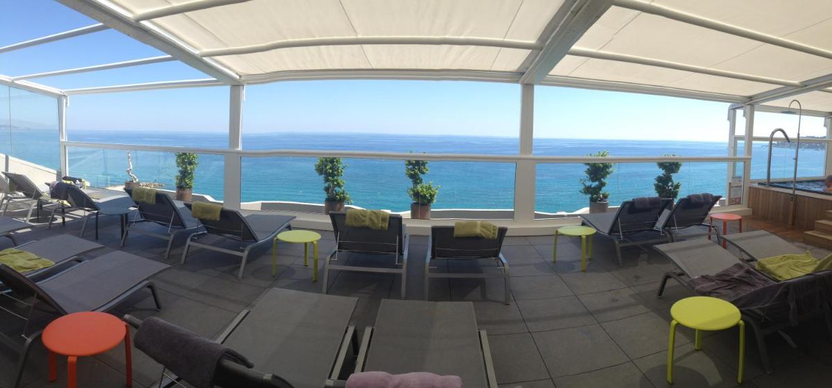 Vue générale sur la mer ou vue sur la mer prise depuis l'hôtel