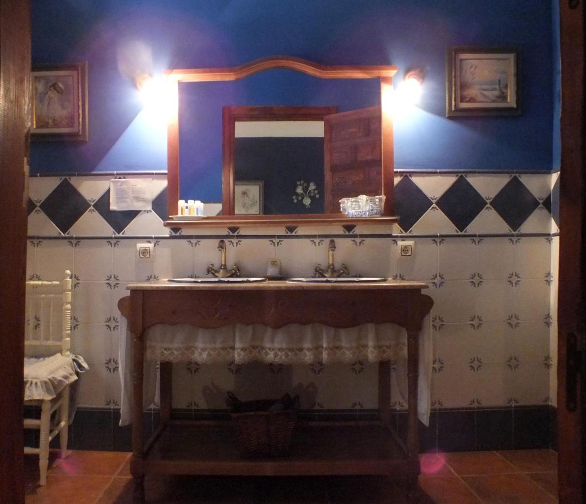 Hotel Rural Posada Los Caballeros - Housity