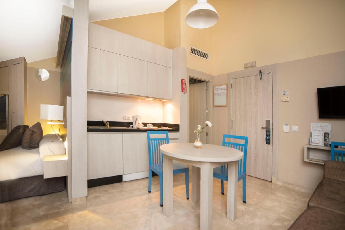 Una cocina o zona de cocina en Benalmadena Palace Spa