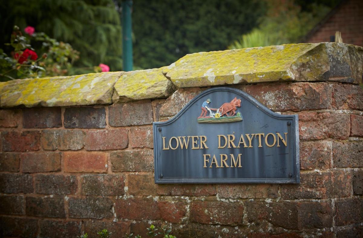 Lower Drayton Farm B&B - Housity