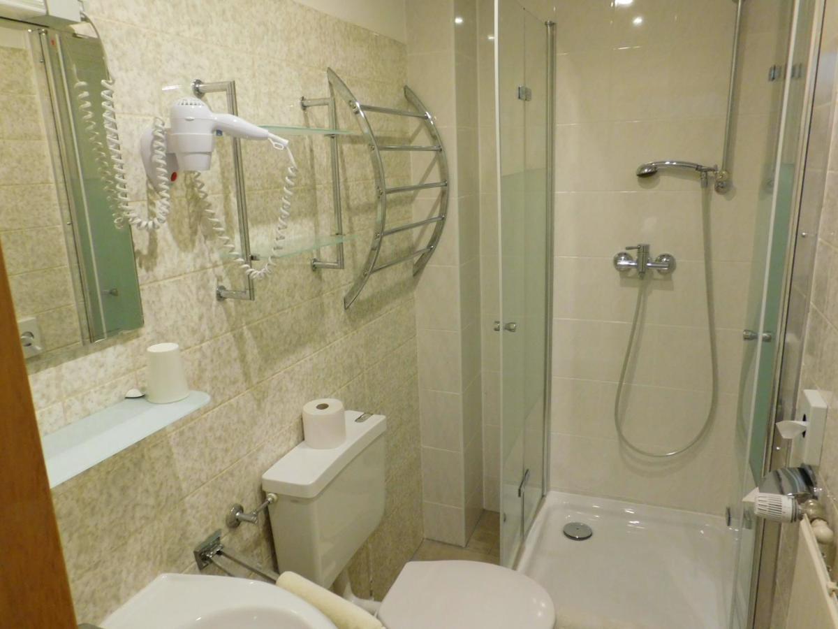 Hotel Pension am Kurmittelhaus - Housity