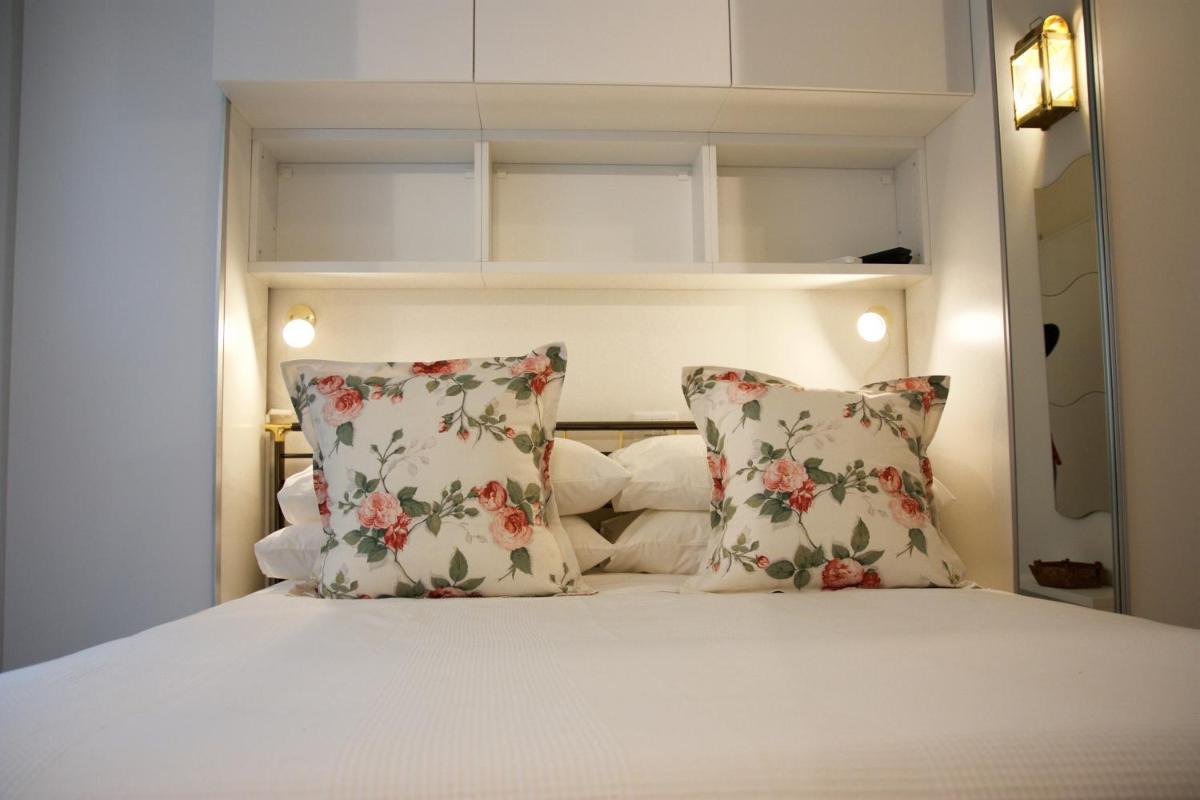 Renovated Central Suites - Housity