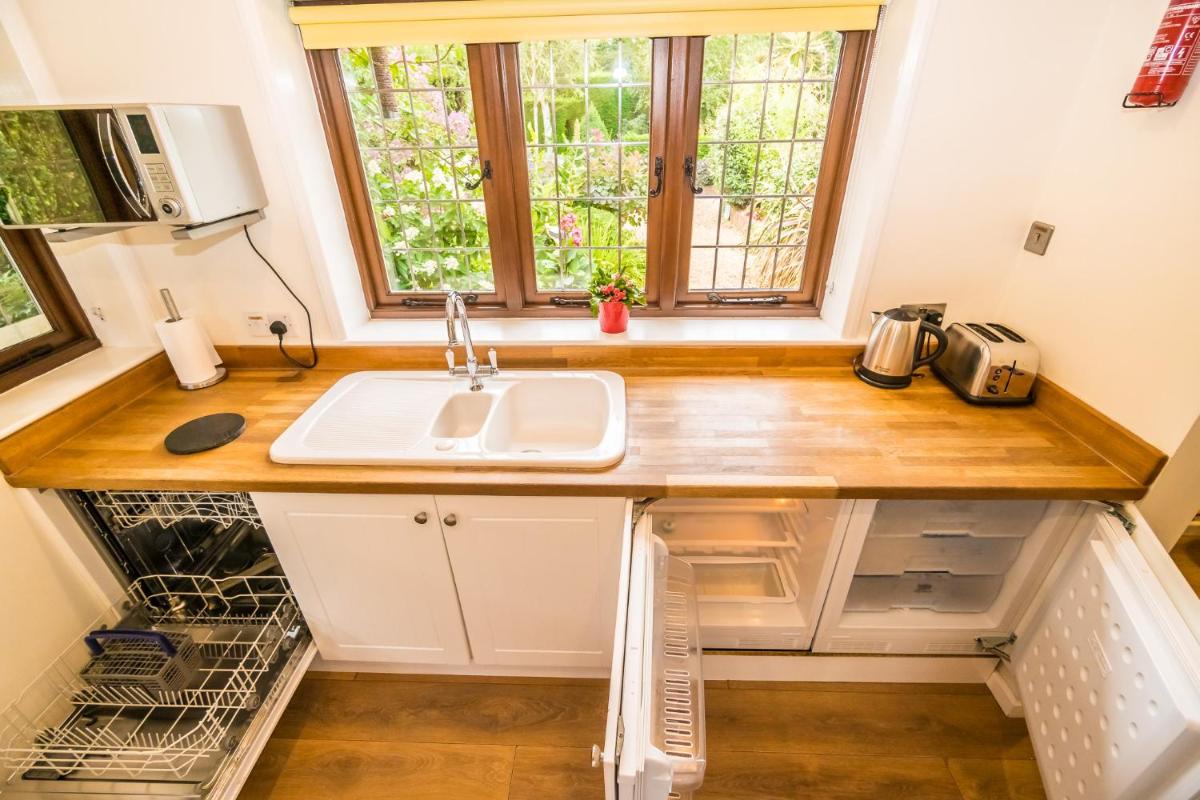 Badgers Den - Covehurst Bay Holiday Cottage - Housity