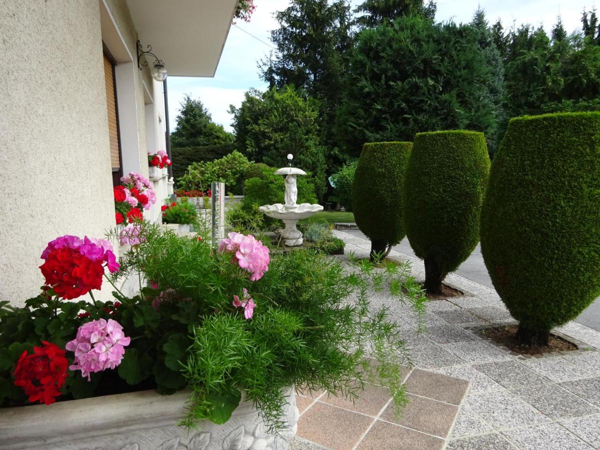 Rooms Kapelj - Housity