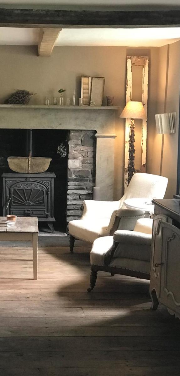 Radnor House - Housity