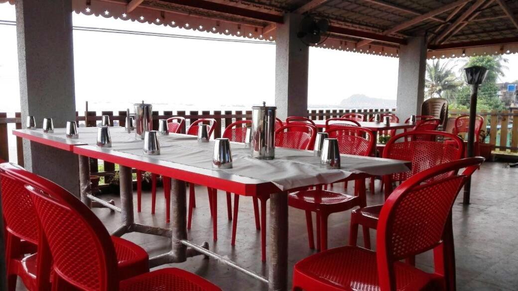 The Sea Star Hotel - Housity