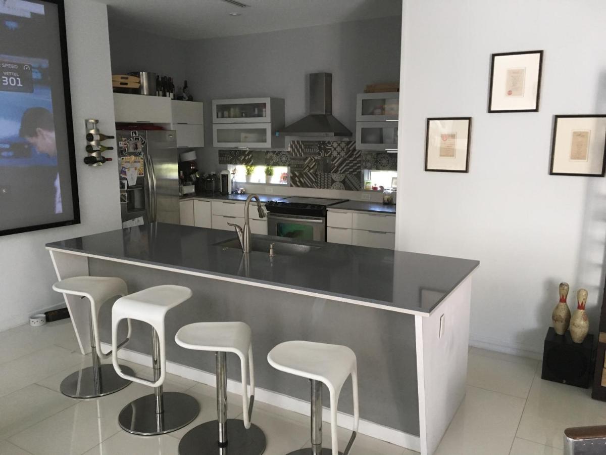 Beautiful Independent House in Center Coconut Grove - Housity