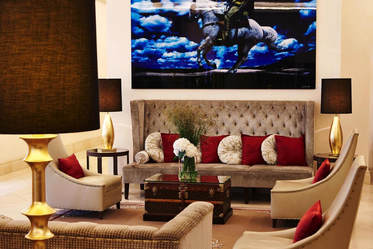 Ein Sitzbereich in der Unterkunft Steigenberger Icon Parkhotel Düsseldorf