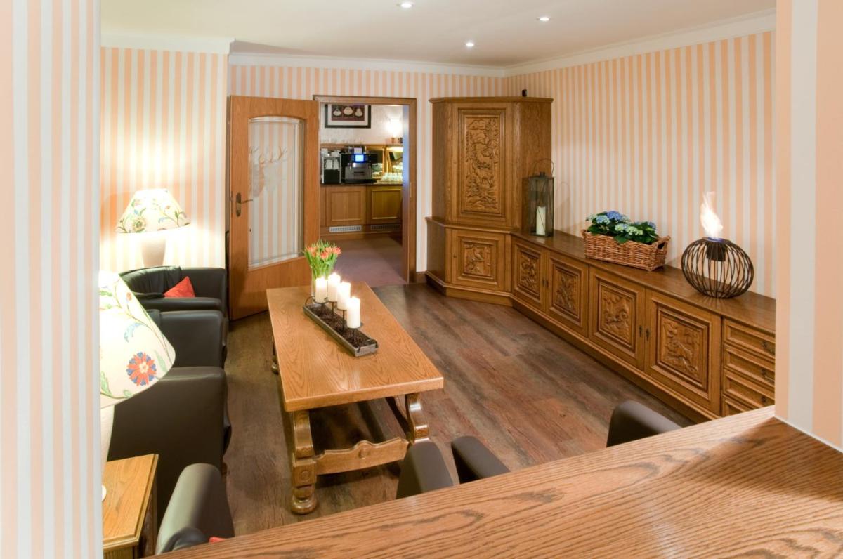 Hotel Zum Goldenen Hirsch - Housity