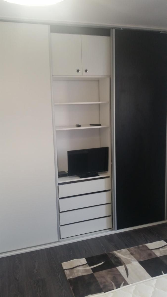 white black rooms - Housity