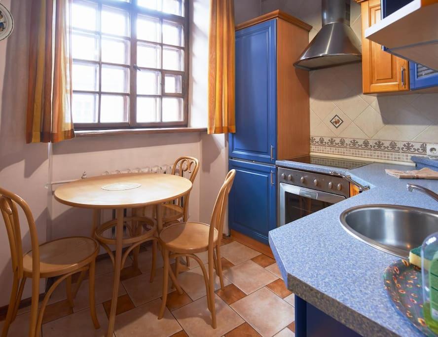 Cozy Apartment in Gothic style house in the Heart of the Old Town - Housity