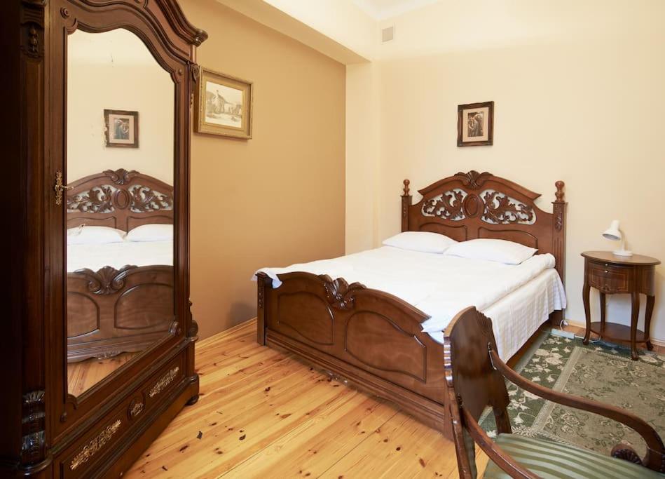 Suitetrails - Cozy Apartment in Gothic style house in the Heart of the Old Town
