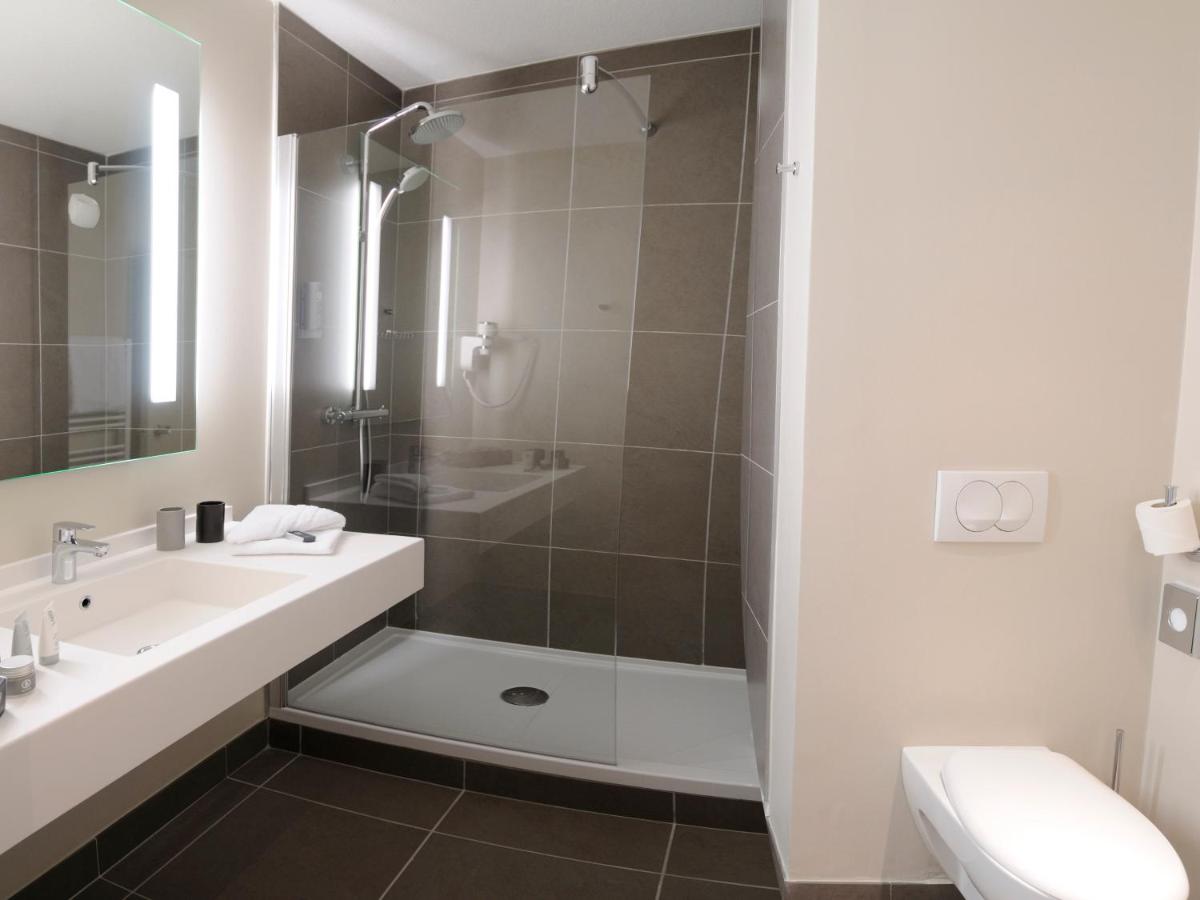 Salle de bains dans l'établissement Best Western Plus Hôtel & Spa de Chassieu