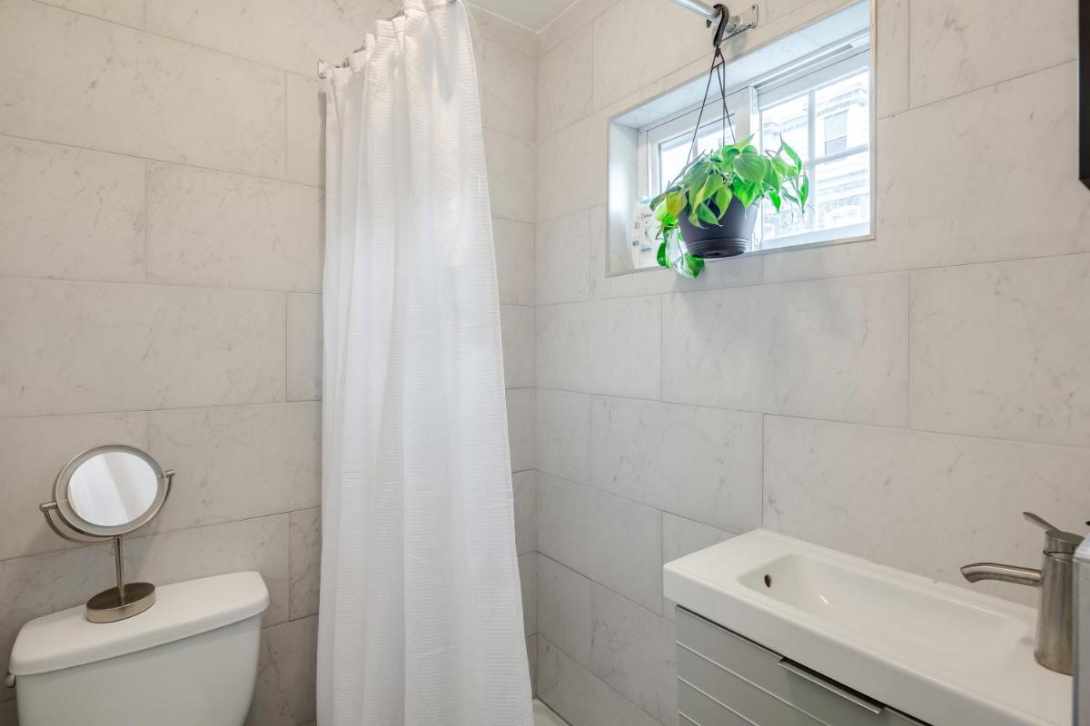 Hideaway on Hermit Street - Walk to Main Street Manayunk - Housity