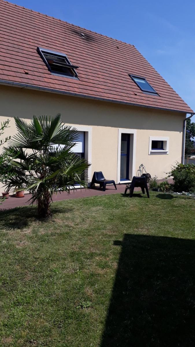 Studio au calme, à l'étage avec escalier pentu - Housity