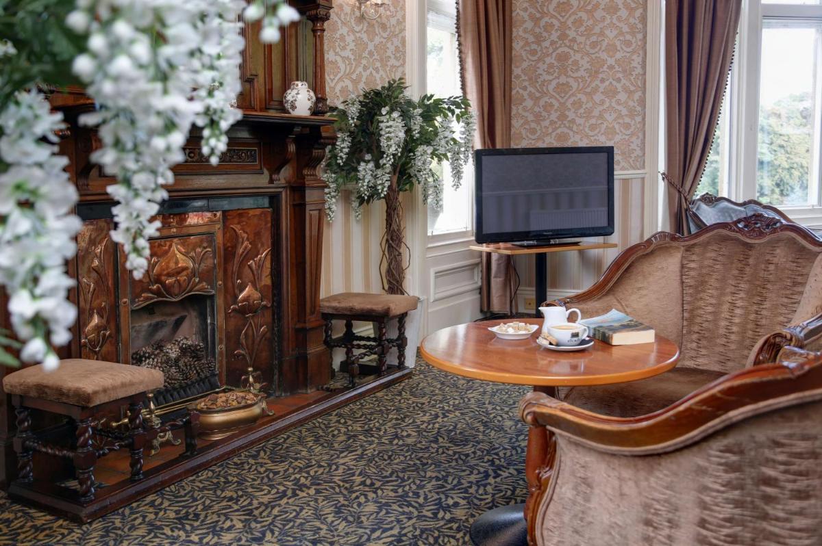 Oaklands Hall Hotel Sure Hotel Collection by Best Western - Housity