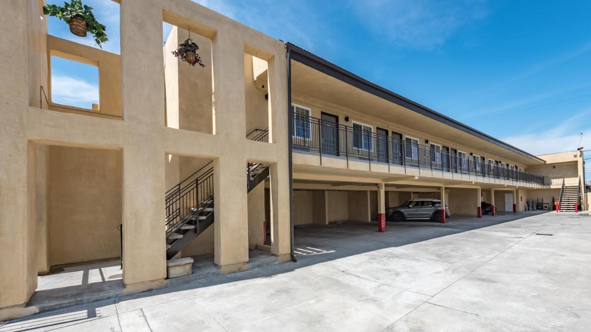 Plaza Inn - Housity