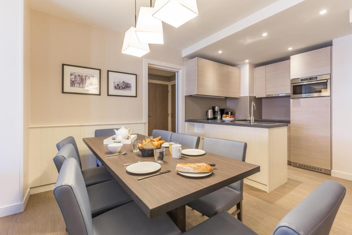 Cuisine ou kitchenette dans l'établissement Résidence Pierre & Vacances Premium Presqu'Ile de la Touques