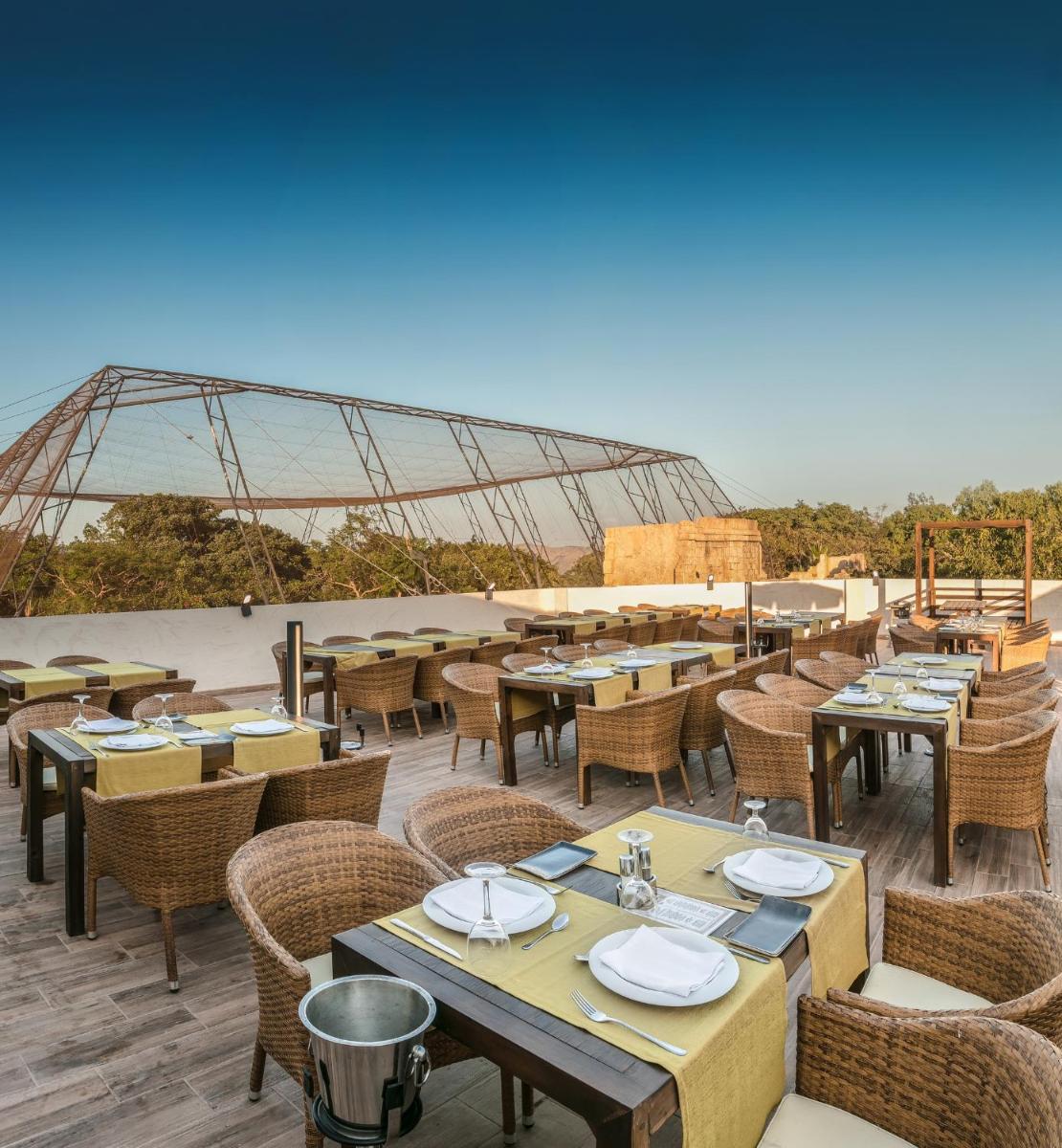 Un restaurante o sitio para comer en Magic Natura Resort
