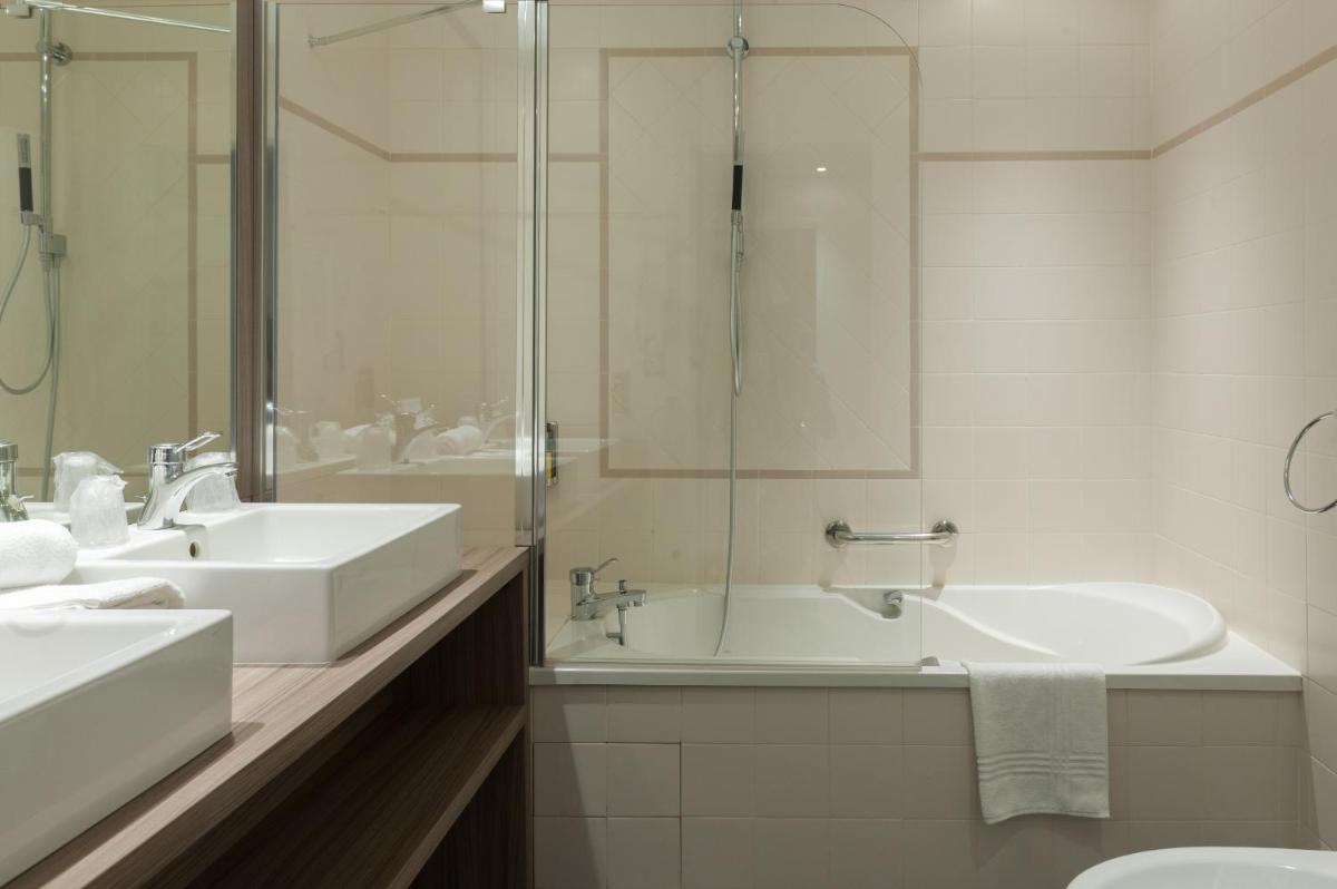 Salle de bains dans l'établissement Hotel & Spa Radiana
