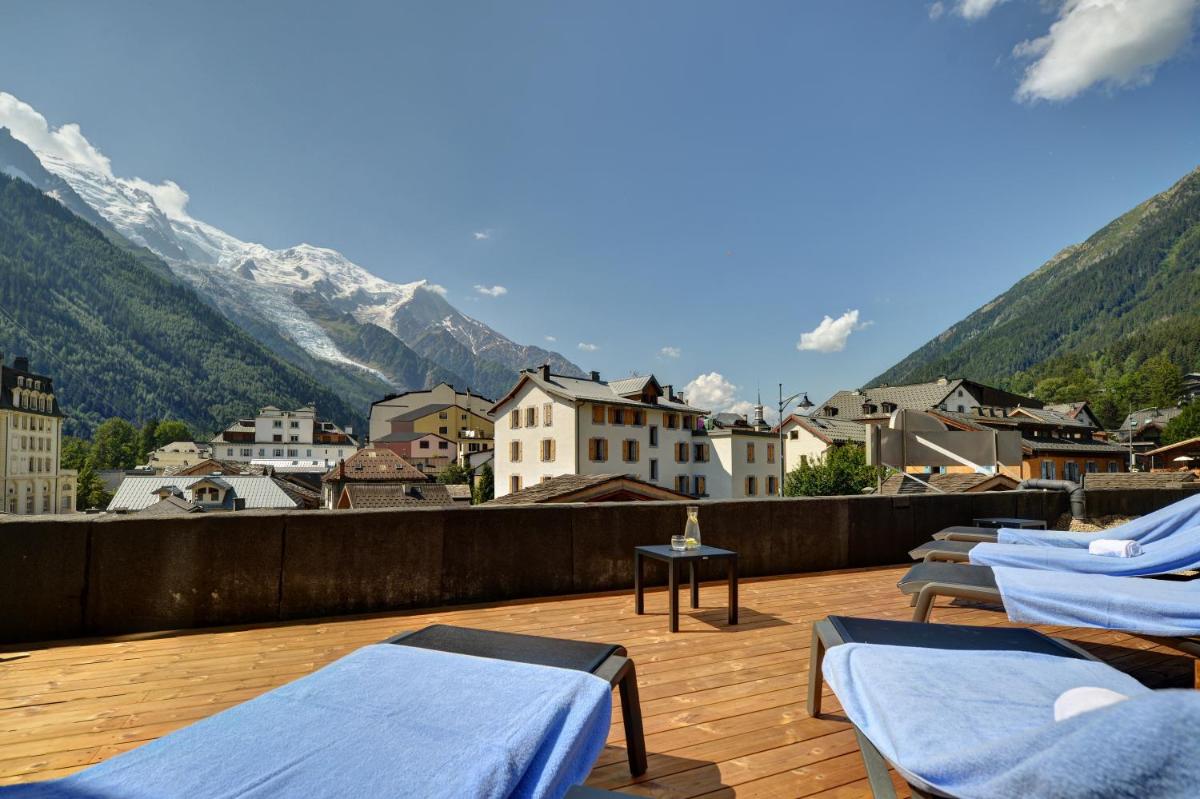 Vue générale sur la montagne ou vue sur la montagne depuis l'hôtel