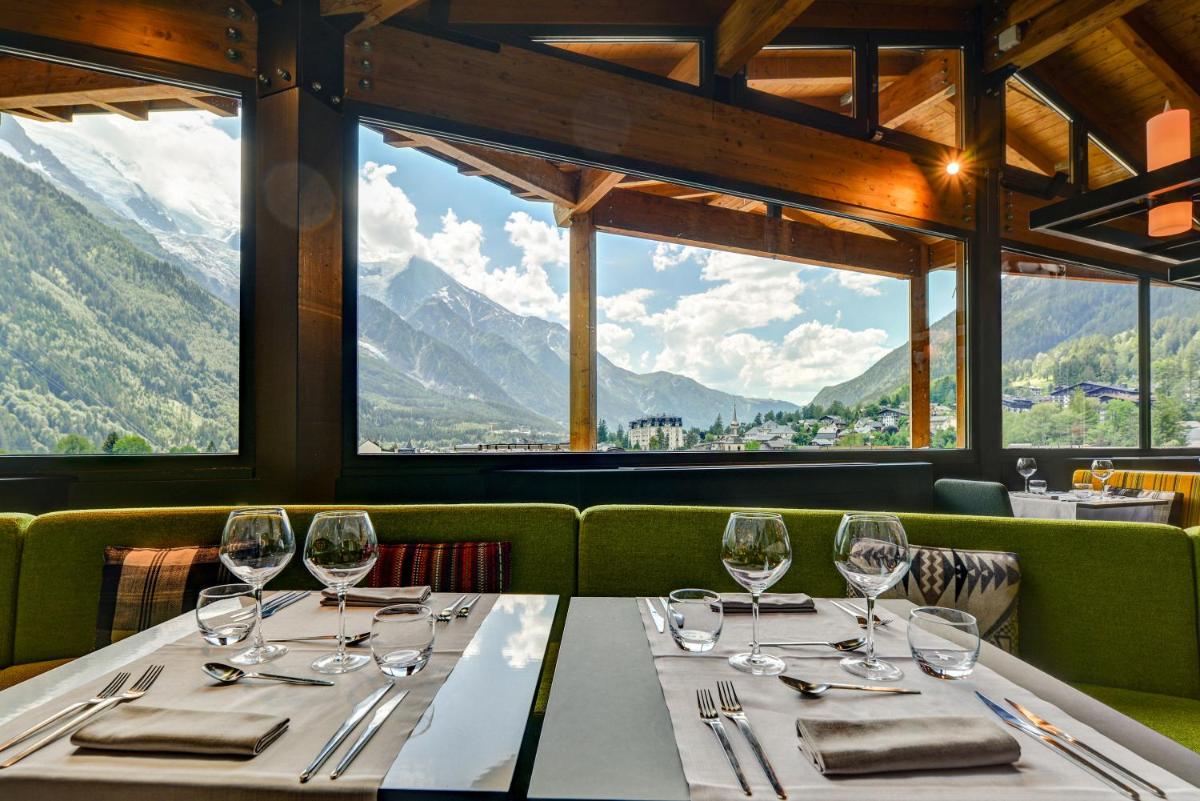 Vue générale sur la montagne ou vue sur la montagne depuis l'hôtel