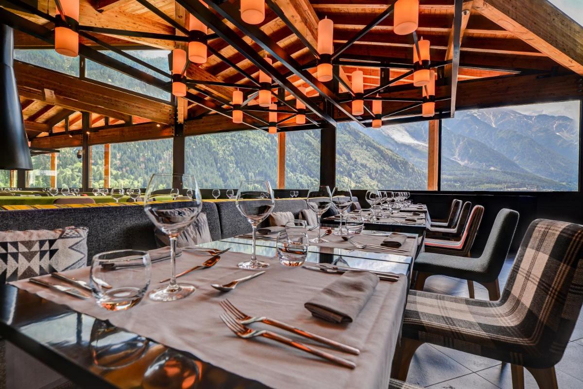 Vue générale sur la montagne ou vue sur la montagne depuis l'hôtel