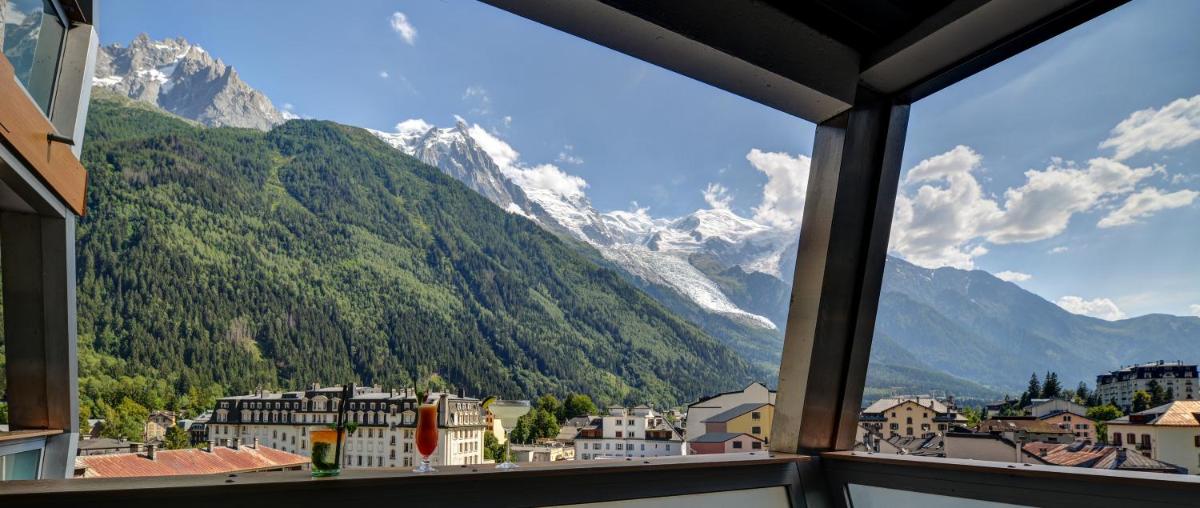 Vue générale sur la montagne ou vue sur la montagne depuis l'hôtel