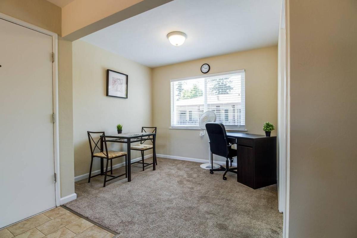 Cozy Comfortable Bright in Sunnyvale - Housity