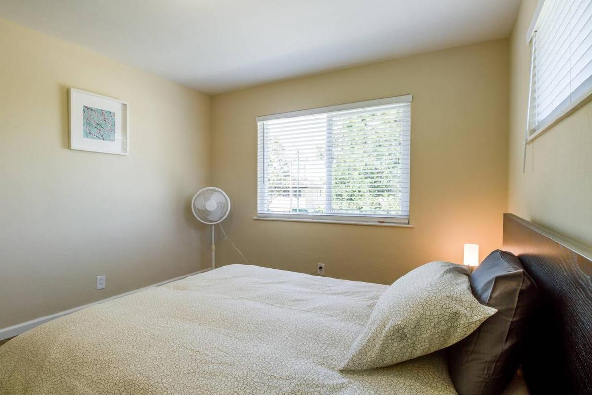 Cozy Comfortable Bright in Sunnyvale - Housity