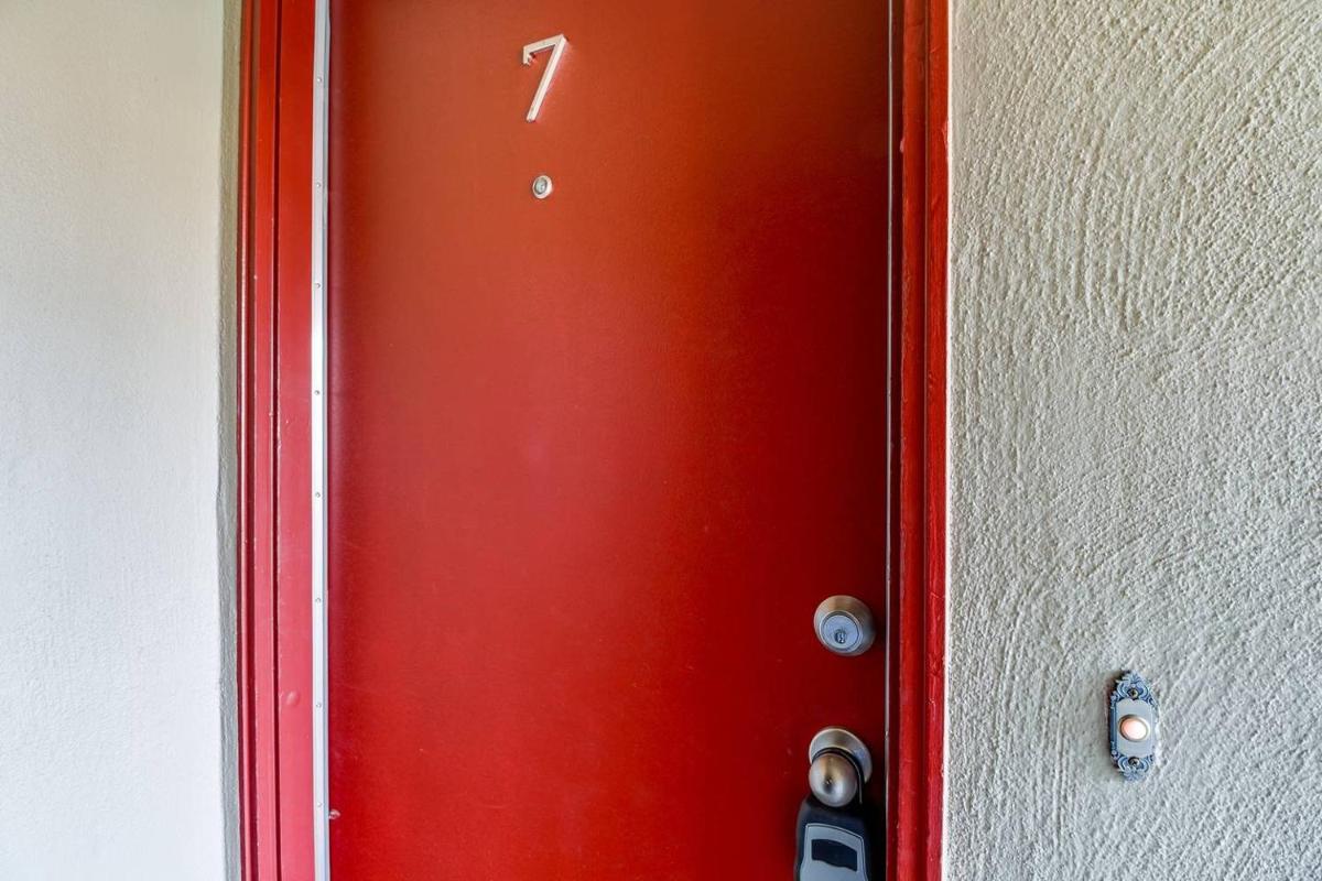 Cozy Comfortable Bright in Sunnyvale - Housity