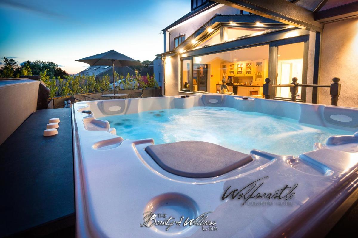 Wolfscastle Country Hotel - Housity