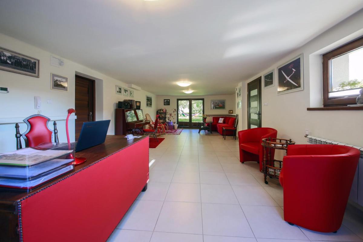 Villa Aviator - Housity