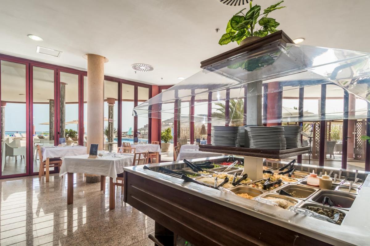 Comida en o cerca de este hotel
