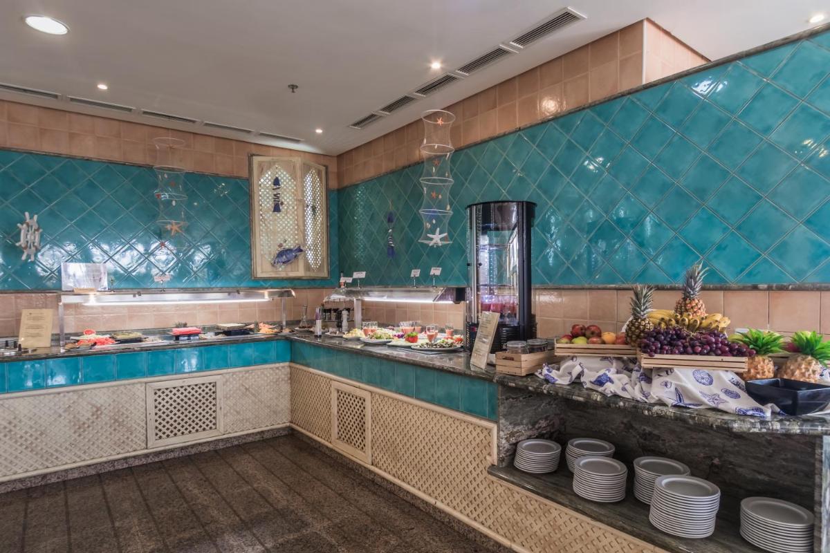 Comida en o cerca de este hotel
