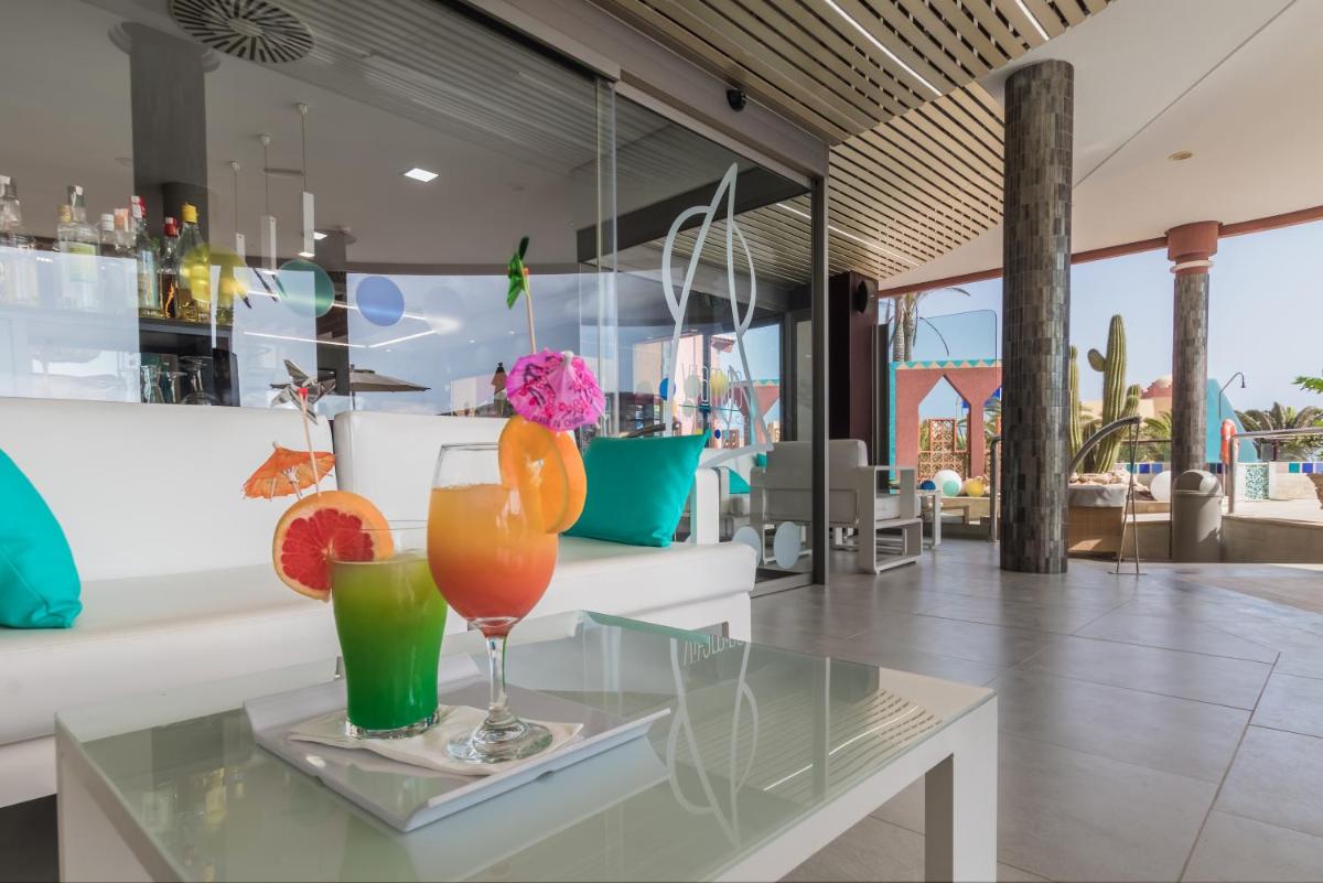 Bebidas en Hotel Esmeralda Maris by LIVVO
