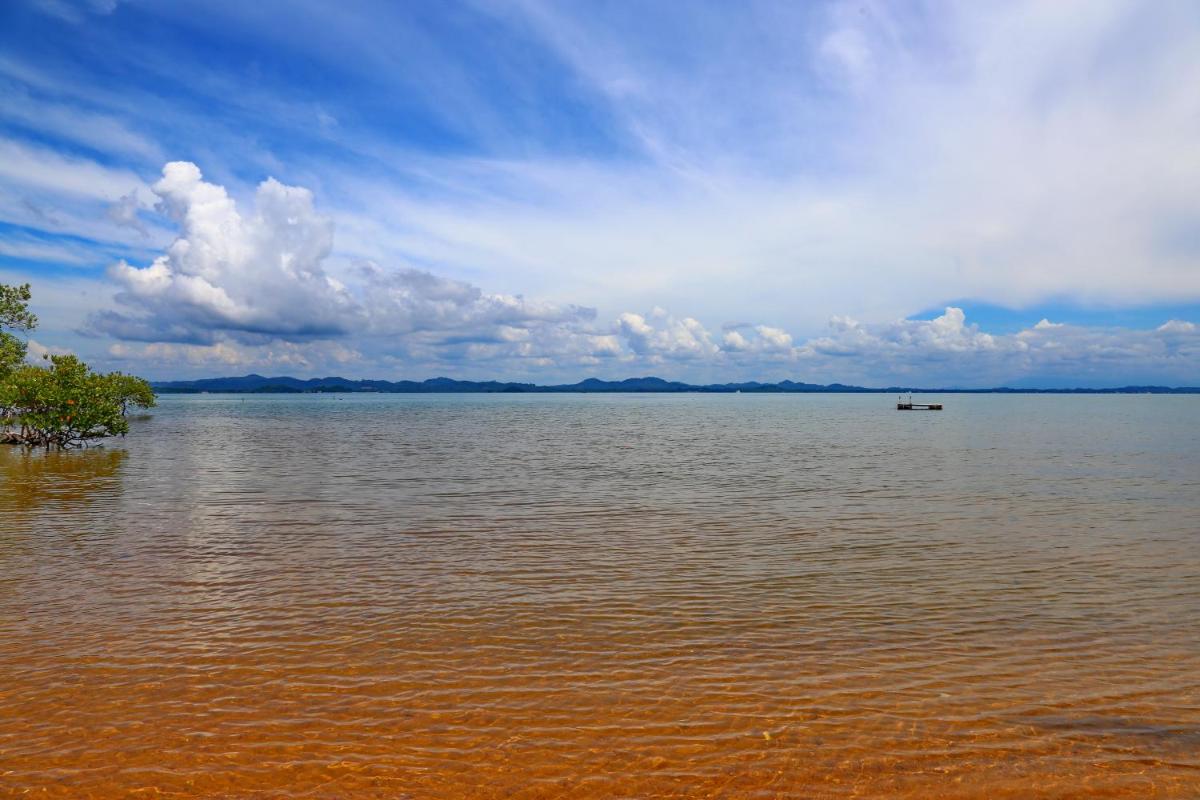 Amber Sands Beach Resort - Housity