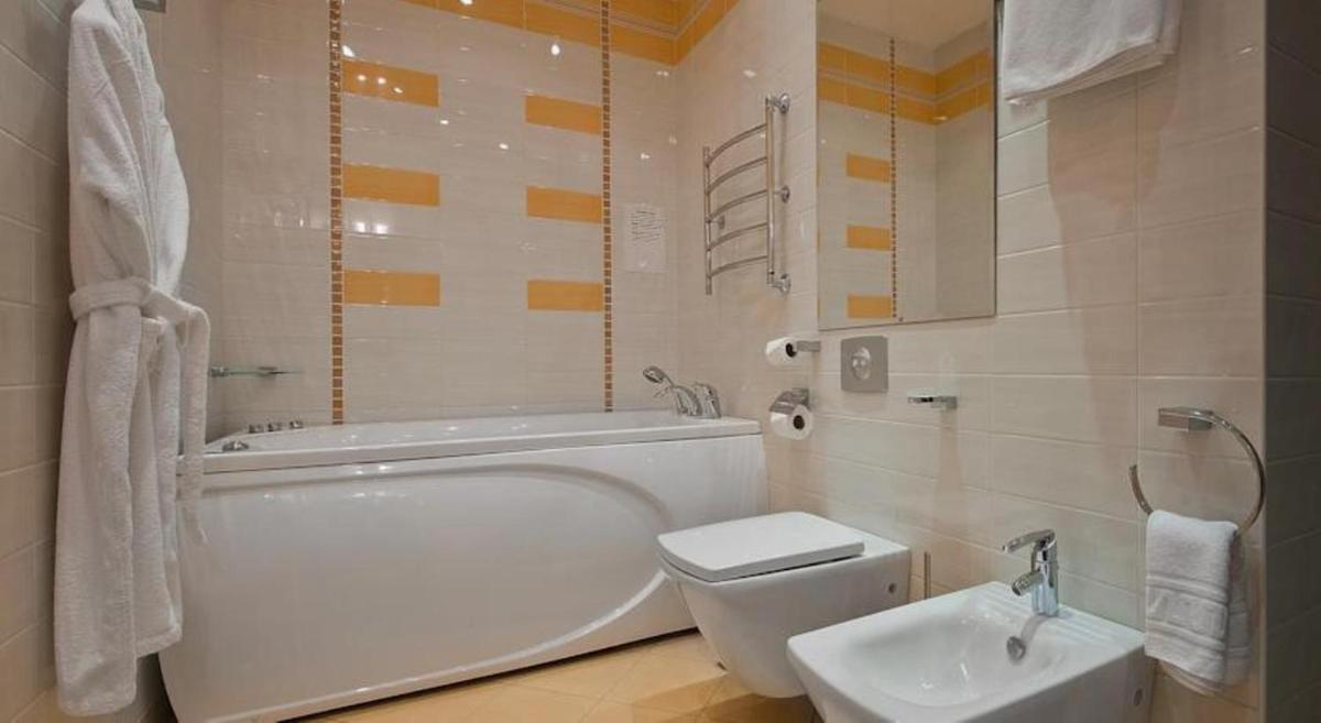 Yug Hotel - Housity