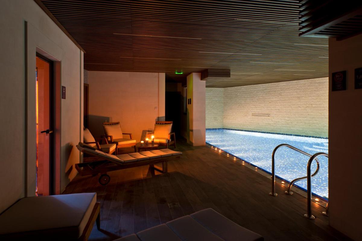 Grey Family Hotel - Housity